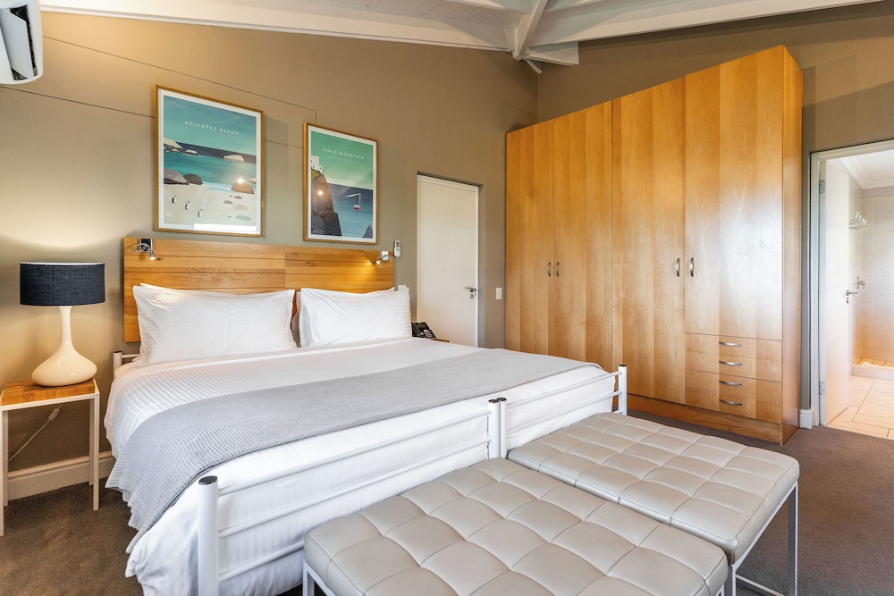 Camps Bay Retreat — Hotel rooms in Cape Town, Western Cape