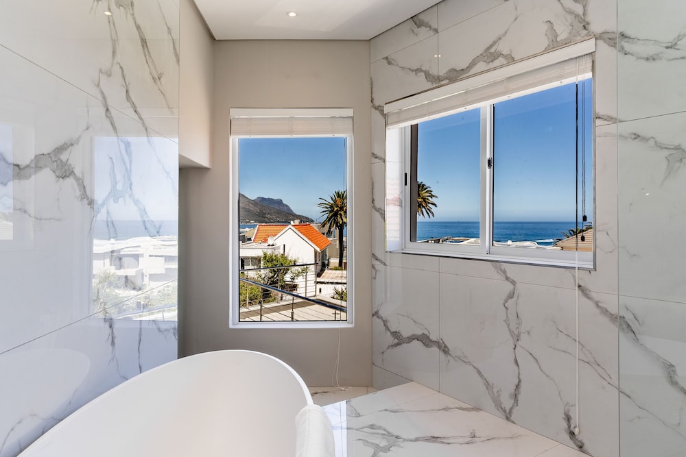 Camps Bay Retreat — Hotel rooms in Cape Town, Western Cape
