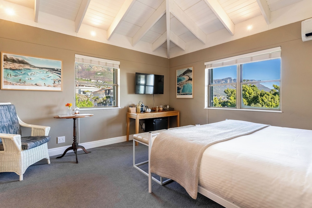 Camps Bay Retreat — Hotel rooms in Cape Town, Western Cape