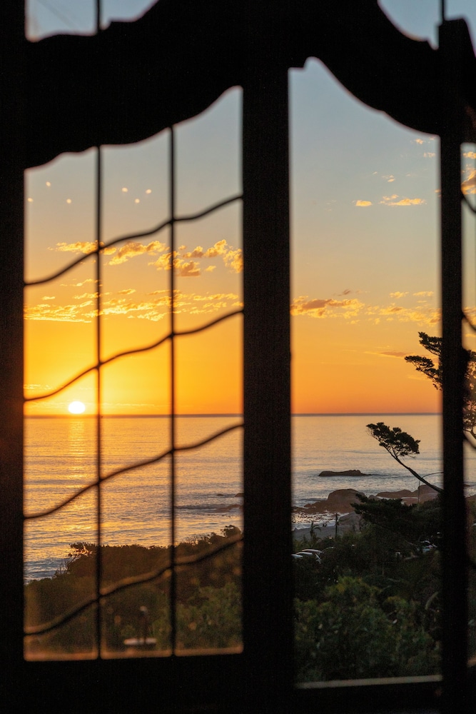 Camps Bay Retreat — Beach in Cape Town, Western Cape