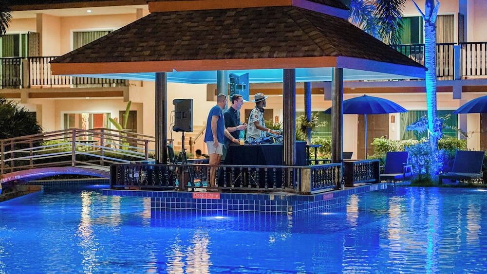 Chivatara Resort & Spa Bang Tao Beach — Swimming pool in Bang Tao Beach, Phuket Province