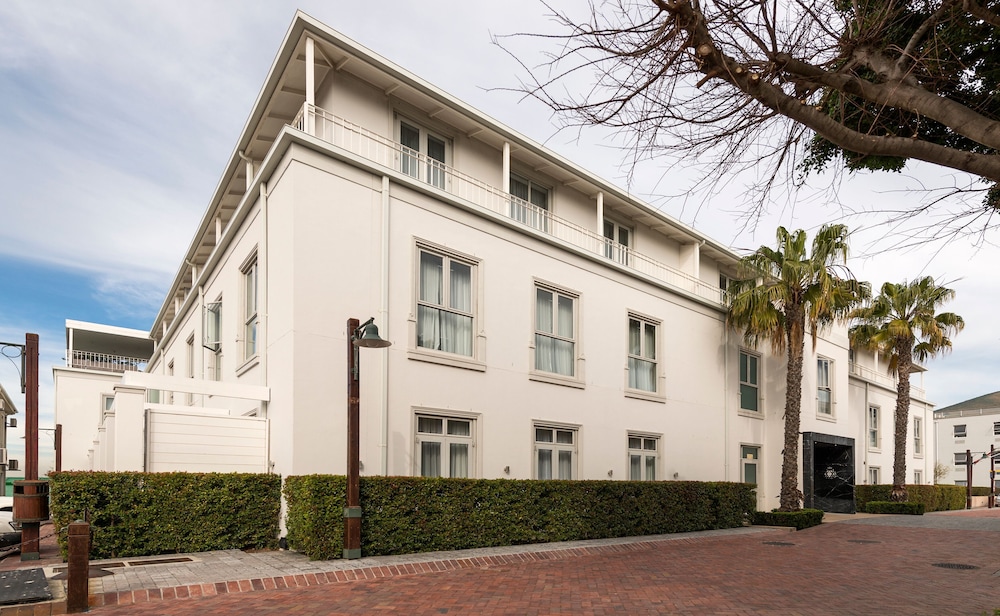 Queen Victoria Hotel & Manor House by NEWMARK — Hotel building in Cape Town, Western Cape