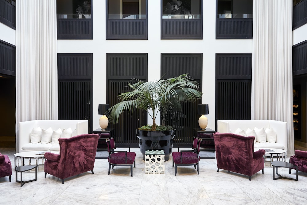 Queen Victoria Hotel & Manor House by NEWMARK — Hotel building in Cape Town, Western Cape