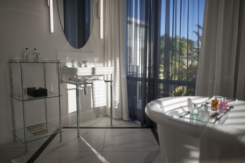 Queen Victoria Hotel & Manor House by NEWMARK — Hotel rooms in Cape Town, Western Cape