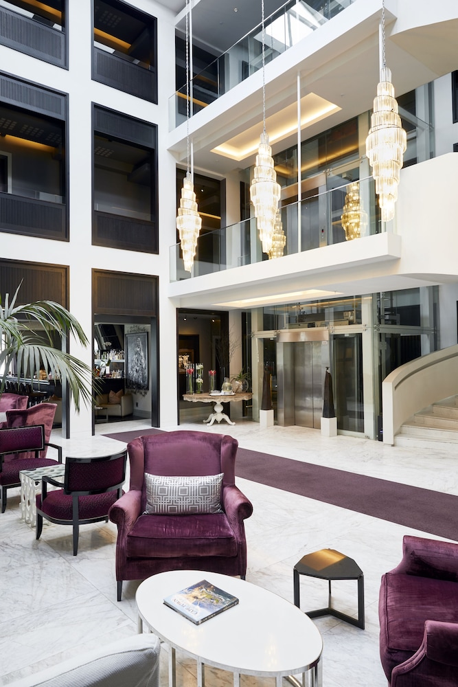 Queen Victoria Hotel & Manor House by NEWMARK — Hotel building in Cape Town, Western Cape