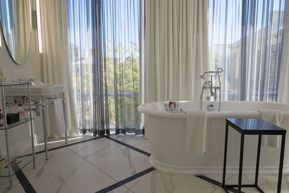 Queen Victoria Hotel & Manor House by NEWMARK — Hotel rooms in Cape Town, Western Cape