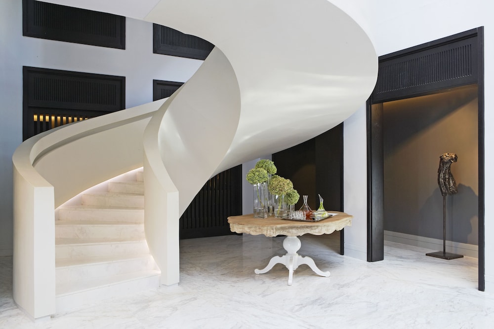 Queen Victoria Hotel & Manor House by NEWMARK — Hotel building in Cape Town, Western Cape
