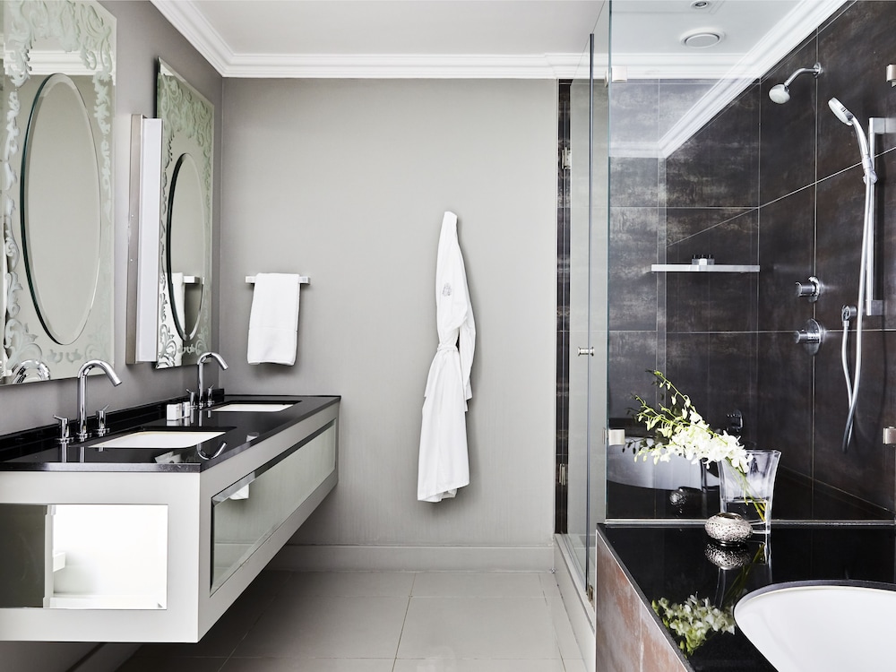 Queen Victoria Hotel & Manor House by NEWMARK — Hotel rooms in Cape Town, Western Cape