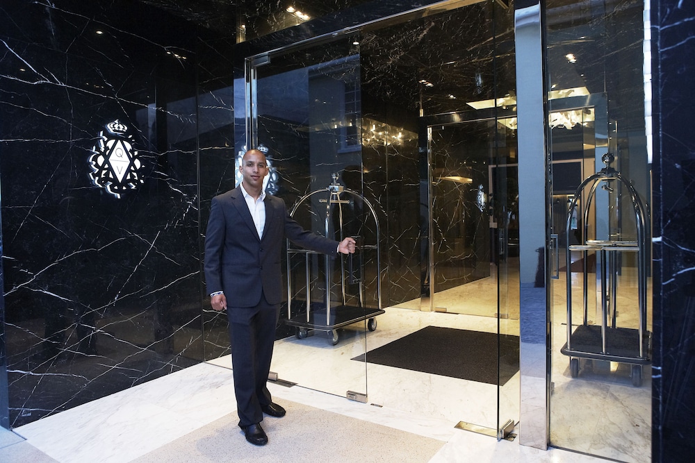 Queen Victoria Hotel & Manor House by NEWMARK — Hotel building in Cape Town, Western Cape