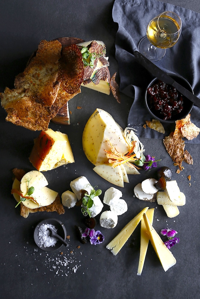 Queen Victoria Hotel & Manor House by NEWMARK — Restaurant & bars in Cape Town, Western Cape