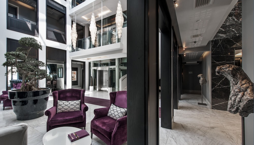 Queen Victoria Hotel & Manor House by NEWMARK — Hotel building in Cape Town, Western Cape