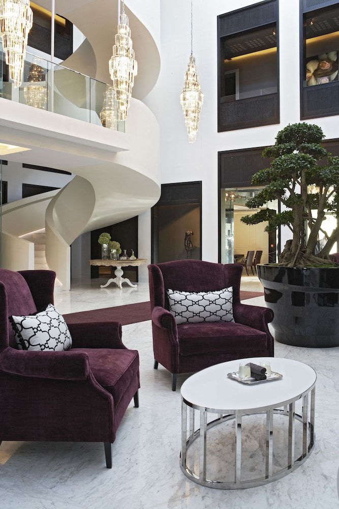 Queen Victoria Hotel & Manor House by NEWMARK — Hotel building in Cape Town, Western Cape