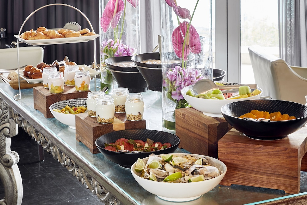 Queen Victoria Hotel & Manor House by NEWMARK — Restaurant & bars in Cape Town, Western Cape