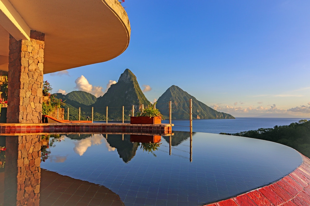 . Jade Mountain Resort