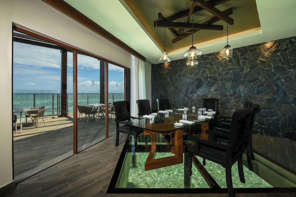 Palafitos Overwater Bungalows, All & More Inclusive - Adults Only - All inclusive — Restaurant & bars in Playa del Carmen, Quintana Roo