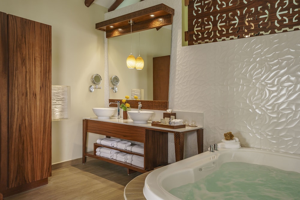 Palafitos Overwater Bungalows, All & More Inclusive - Adults Only - All inclusive — Hotel rooms in Playa del Carmen, Quintana Roo