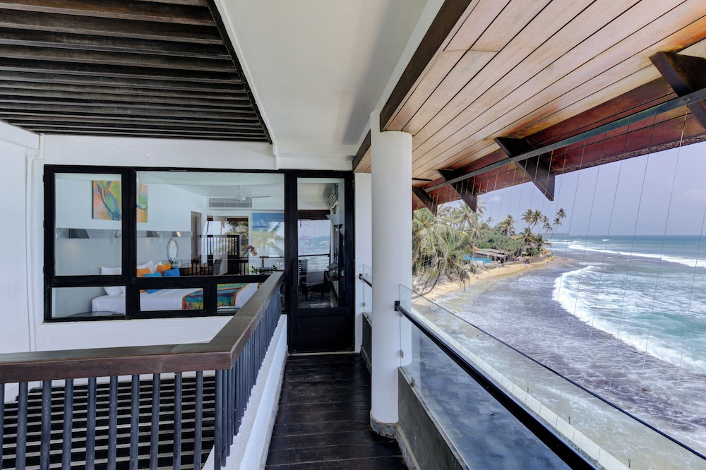 Hikka Tranz by Cinnamon — Hotel building in Hikkaduwa, Southern Province