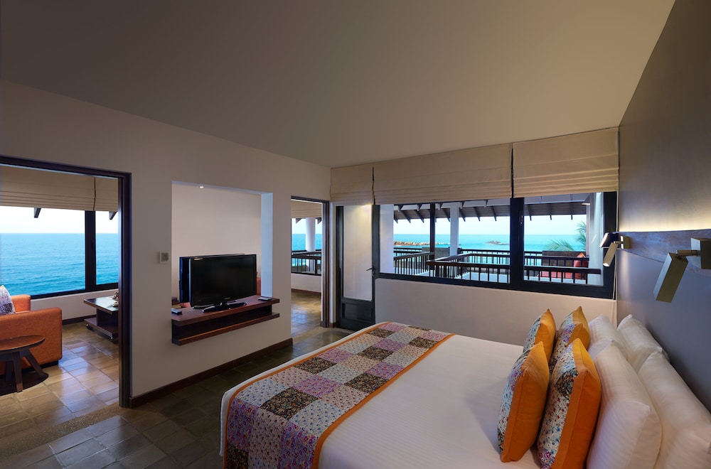 Hikka Tranz by Cinnamon — Hotel rooms in Hikkaduwa, Southern Province