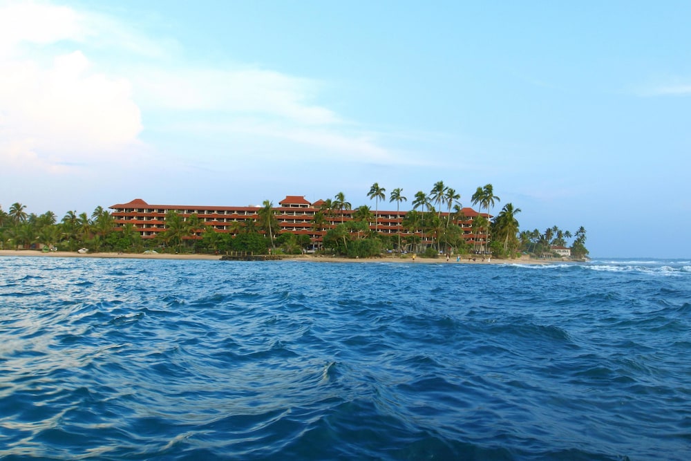 Hikka Tranz by Cinnamon — Hotel building in Hikkaduwa, Southern Province