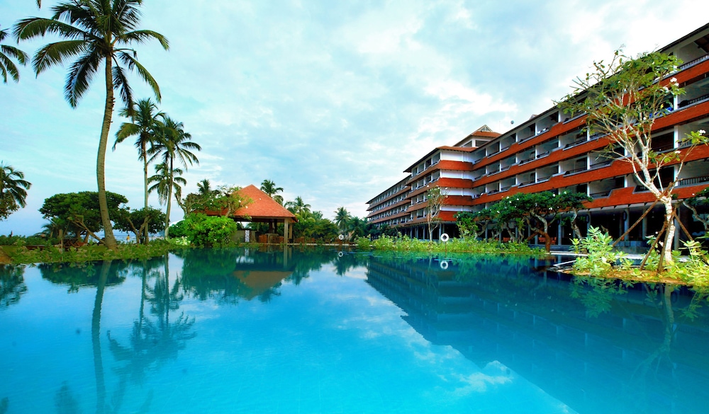 Hikka Tranz by Cinnamon — Swimming pool in Hikkaduwa, Southern Province