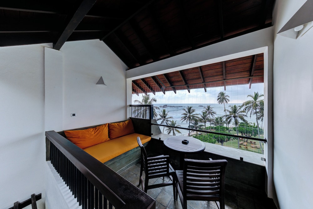 Hikka Tranz by Cinnamon — Hotel rooms in Hikkaduwa, Southern Province