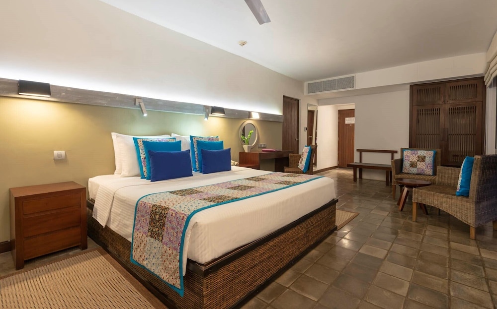 Hikka Tranz by Cinnamon — Hotel rooms in Hikkaduwa, Southern Province