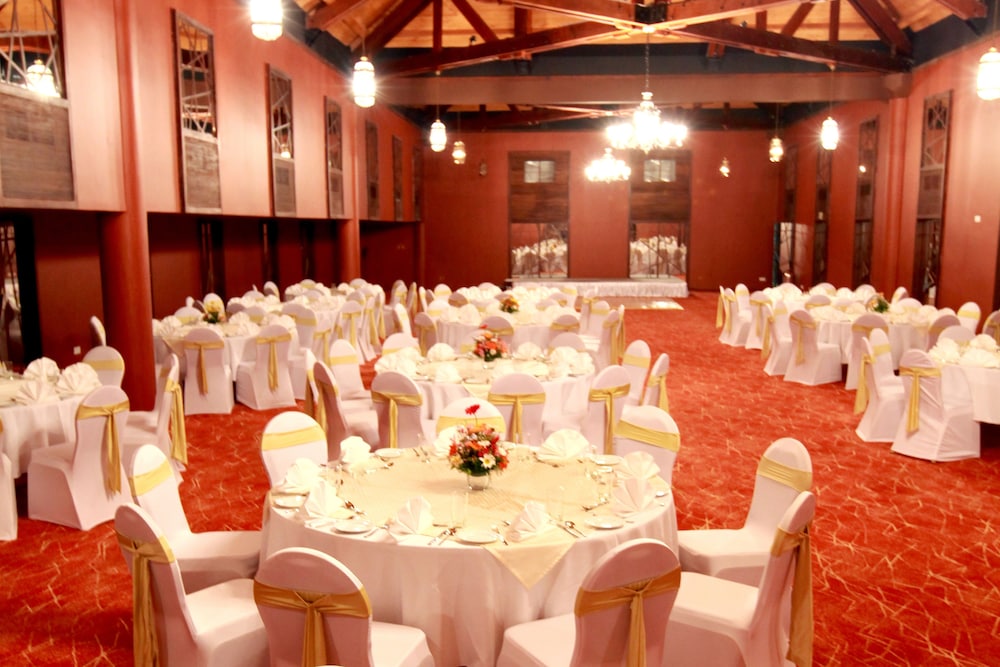 Hikka Tranz by Cinnamon — Hotel building in Hikkaduwa, Southern Province