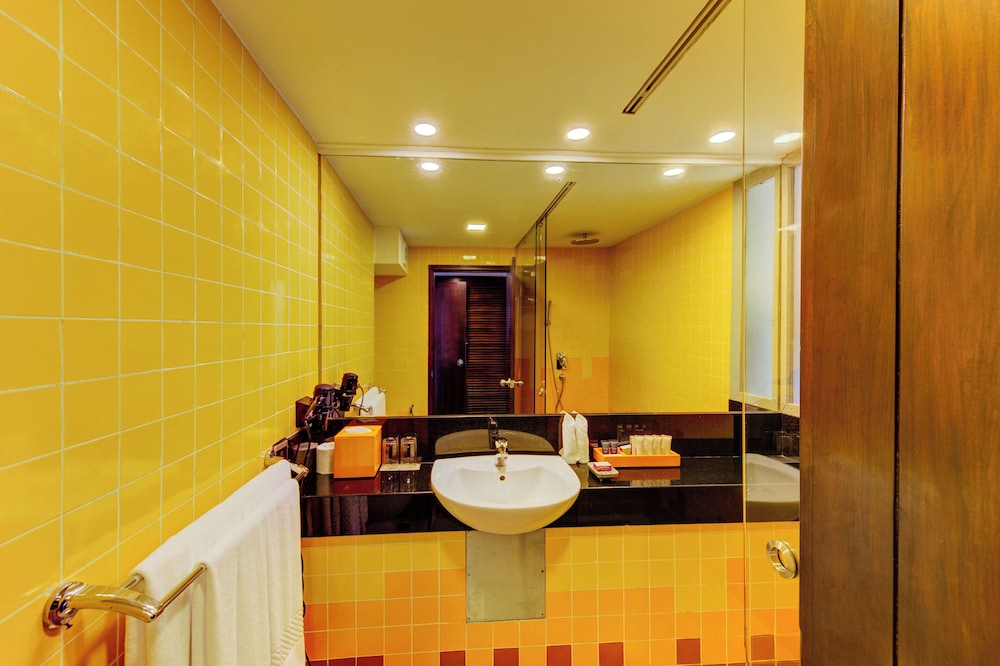 Hikka Tranz by Cinnamon — Hotel rooms in Hikkaduwa, Southern Province