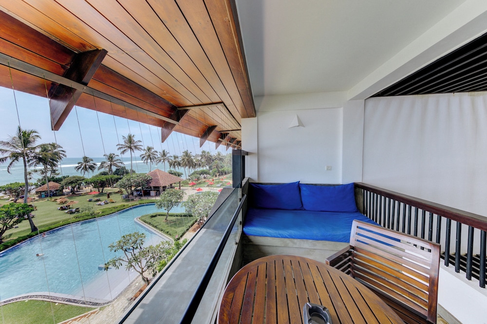 Hikka Tranz by Cinnamon — Swimming pool in Hikkaduwa, Southern Province