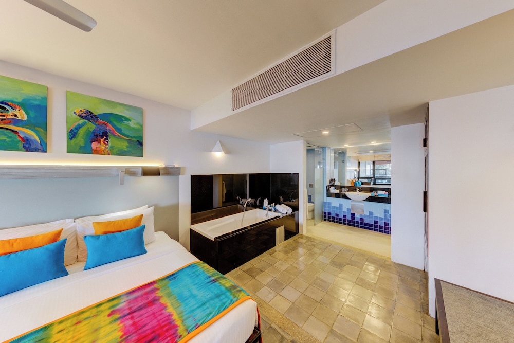 Hikka Tranz by Cinnamon — Hotel rooms in Hikkaduwa, Southern Province