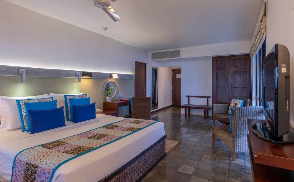 Hikka Tranz by Cinnamon — Hotel rooms in Hikkaduwa, Southern Province