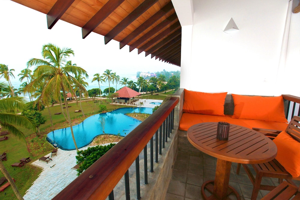 Hikka Tranz by Cinnamon — Swimming pool in Hikkaduwa, Southern Province