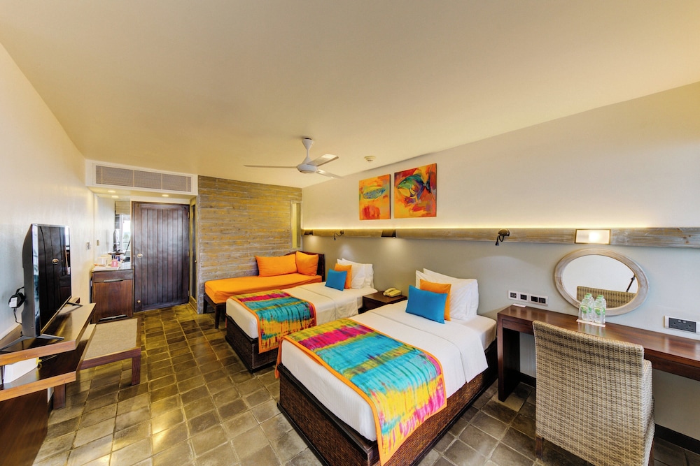Hikka Tranz by Cinnamon — Hotel rooms in Hikkaduwa, Southern Province