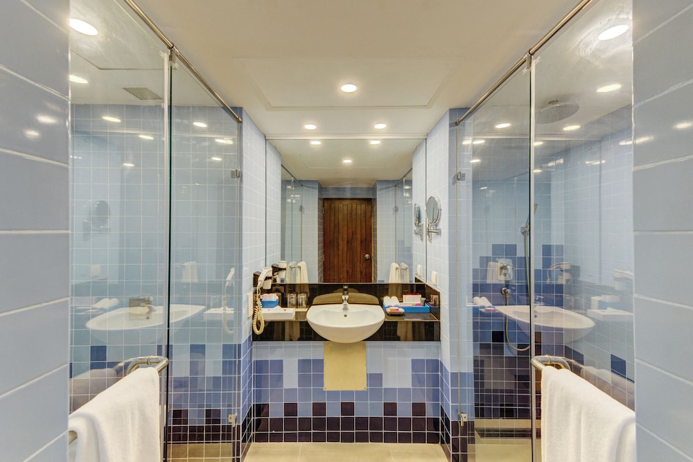 Hikka Tranz by Cinnamon — Hotel rooms in Hikkaduwa, Southern Province