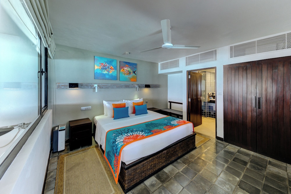 Hikka Tranz by Cinnamon — Hotel rooms in Hikkaduwa, Southern Province