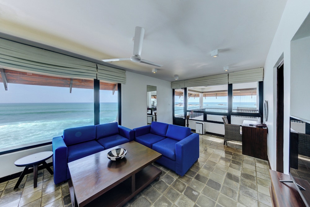 Hikka Tranz by Cinnamon — Hotel rooms in Hikkaduwa, Southern Province