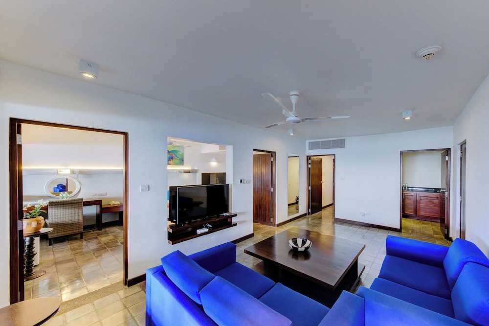 Hikka Tranz by Cinnamon — Hotel rooms in Hikkaduwa, Southern Province