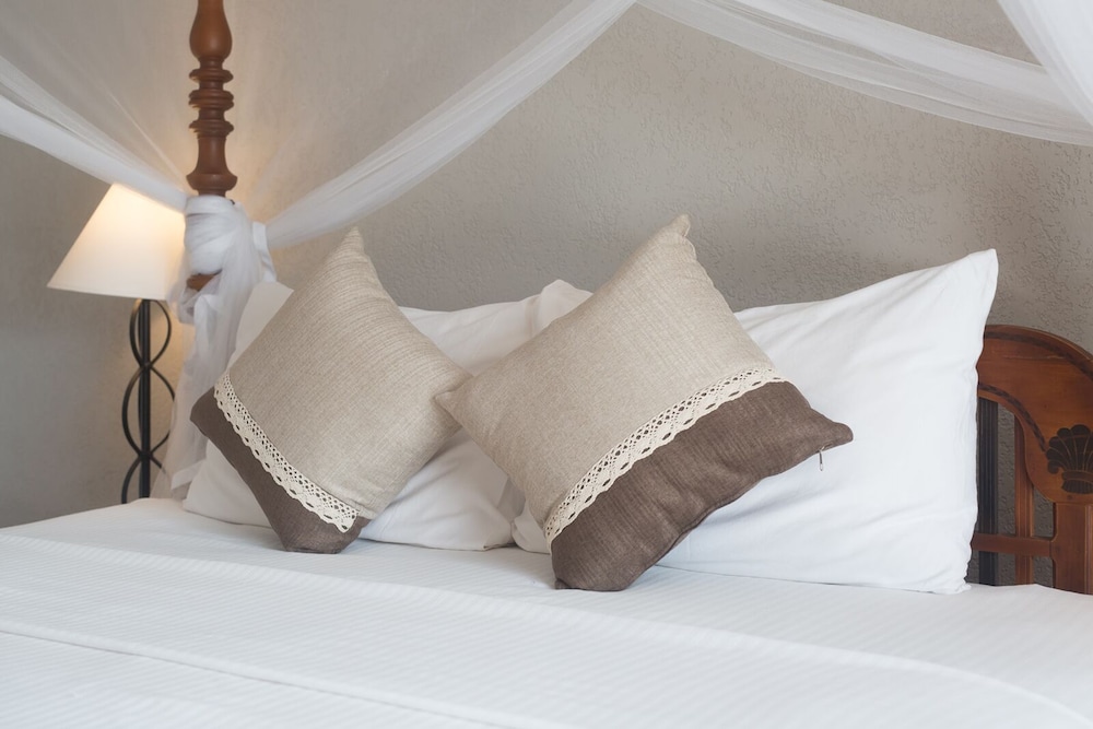 Dickwella Resort and Spa — Hotel rooms in Dickwella