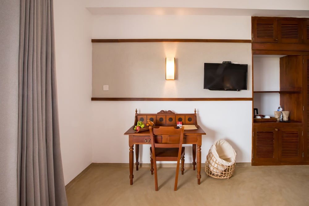 Dickwella Resort and Spa — Hotel rooms in Dickwella