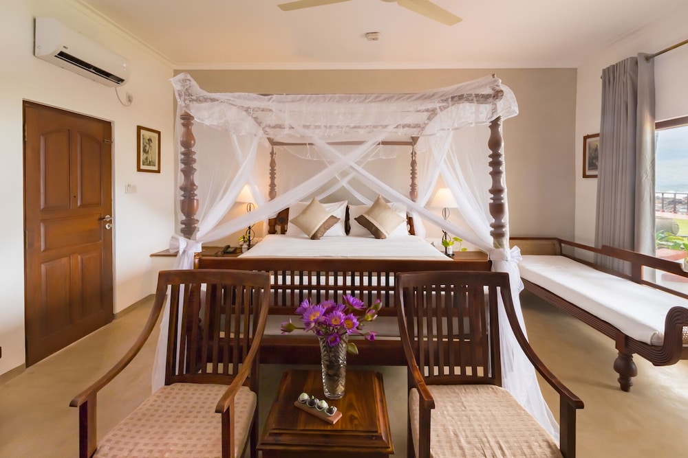 Dickwella Resort and Spa — Hotel rooms in Dickwella