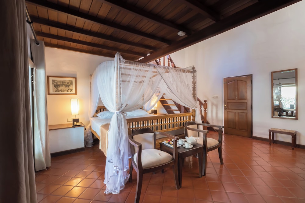 Dickwella Resort and Spa — Hotel rooms in Dickwella