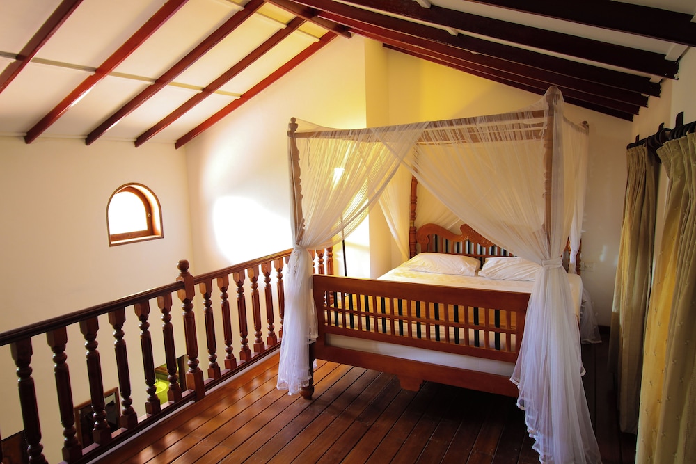 Dickwella Resort and Spa — Hotel rooms in Dickwella