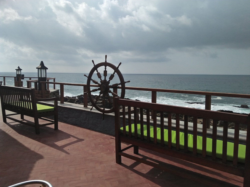 Dickwella Resort and Spa — Restaurant & bars in Dickwella