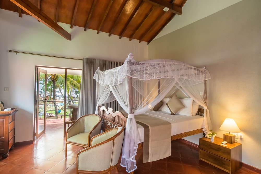 Dickwella Resort and Spa — Hotel rooms in Dickwella