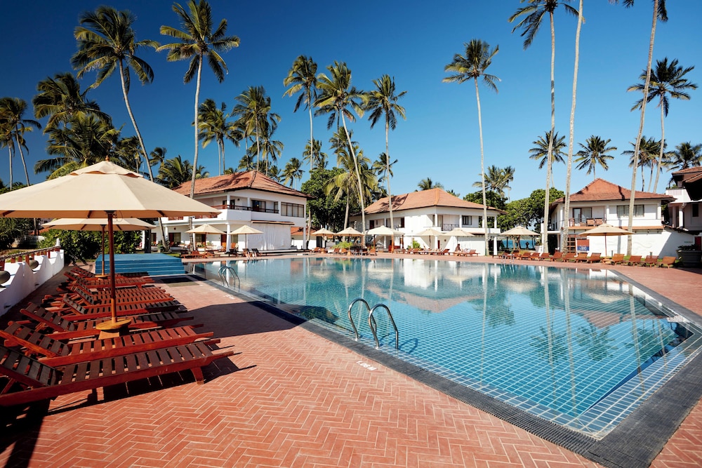 Dickwella Resort and Spa — Swimming pool in Dickwella