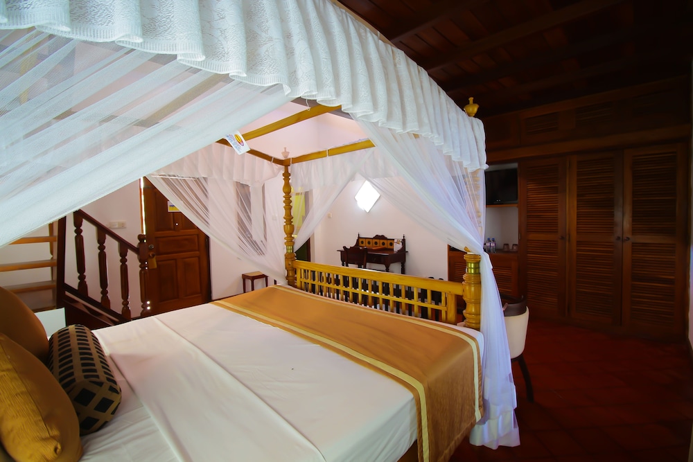 Dickwella Resort and Spa — Hotel rooms in Dickwella