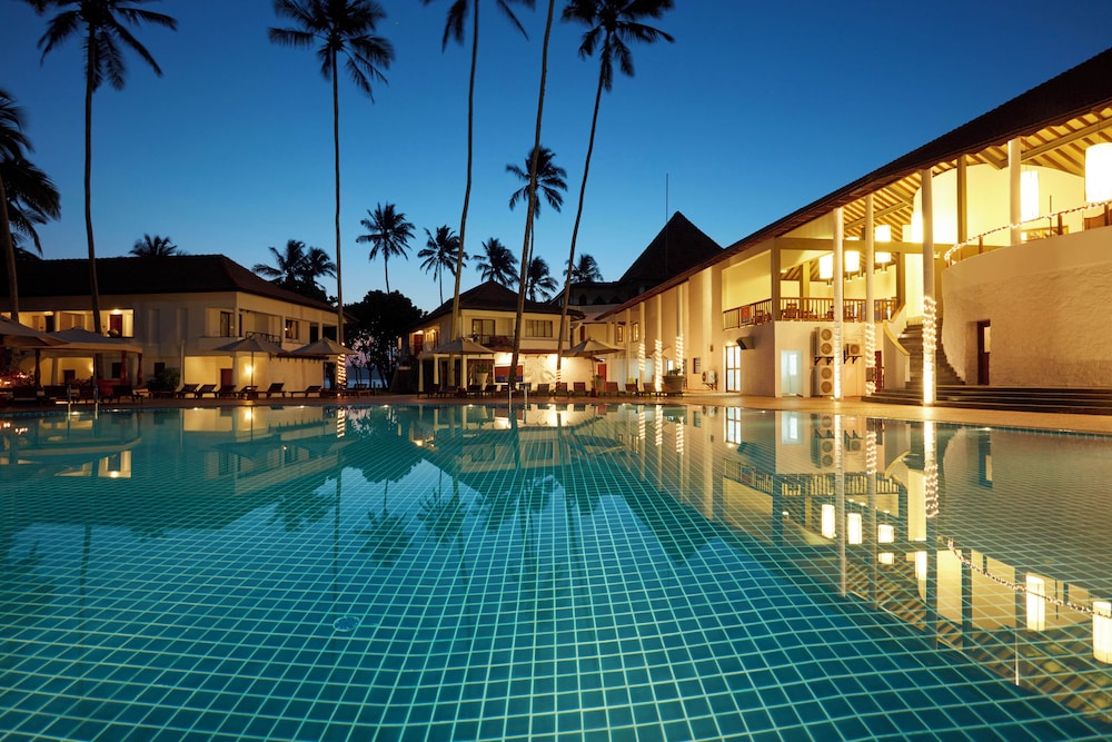 Dickwella Resort and Spa — Swimming pool in Dickwella