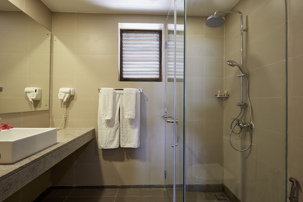 Dickwella Resort and Spa — Hotel rooms in Dickwella