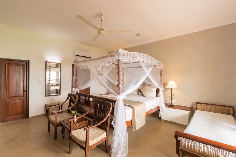 Dickwella Resort and Spa — Hotel rooms in Dickwella