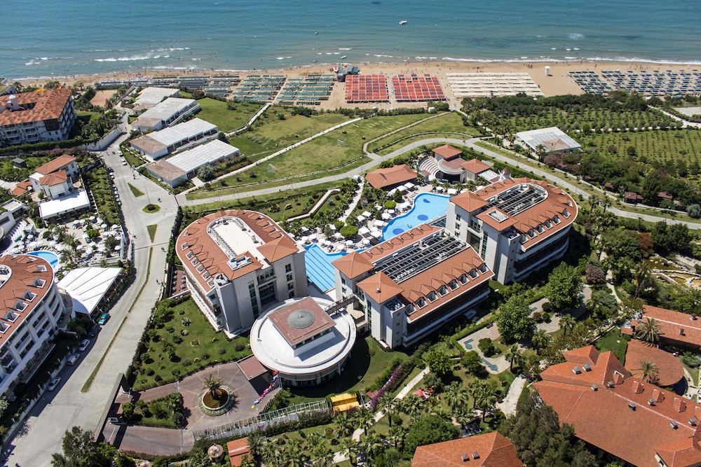 Alba Royal Hotel - Ultra All Inclusive - Adults Only 16+ — Hotel building in Side